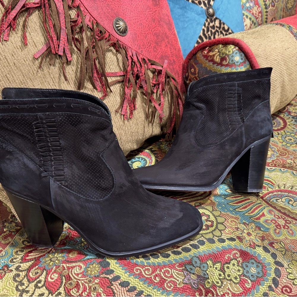 Vince Camuto booties 9.5 used a couple times.